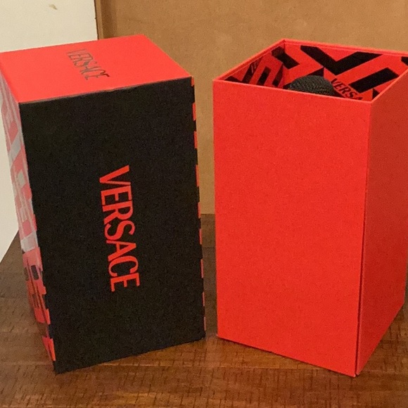 Versace Microphone 🎤 Authentic Crystal Encrusted, NIB buyers gift w purchases - Picture 3 of 3